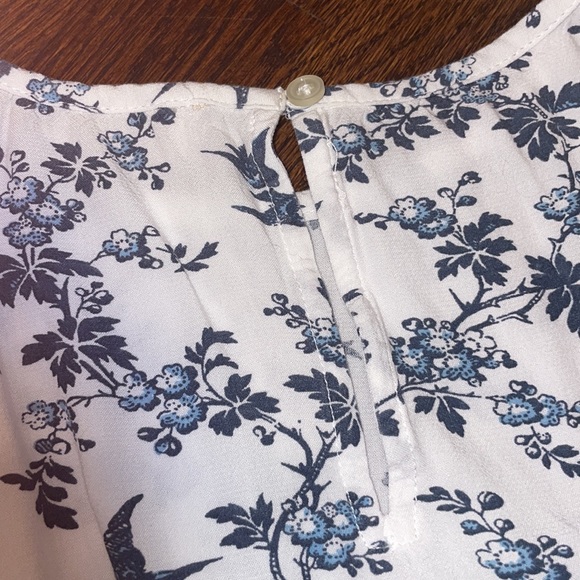 Loft blue patterned blouse! - Picture 5 of 5